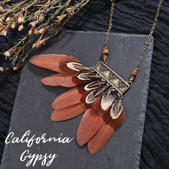Jewelry - Boho feather gypsy pendant necklace